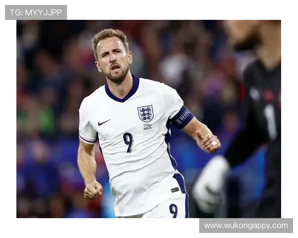 哈里·凯恩支点作用与对抗能力解析：传统中锋属性是否全面