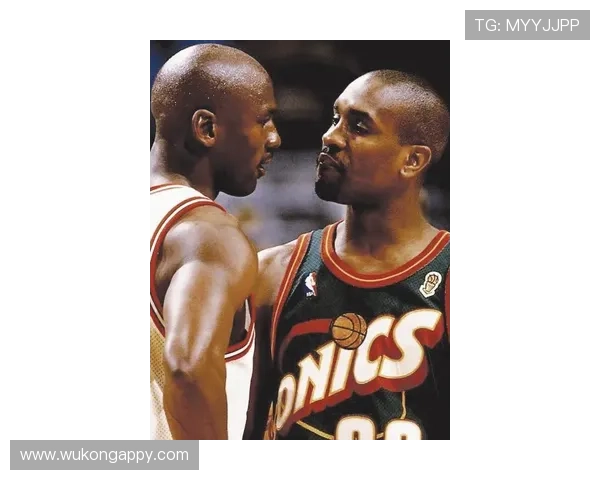 乔丹无球跑动拉开空间，改变90年代得分后卫战术定位